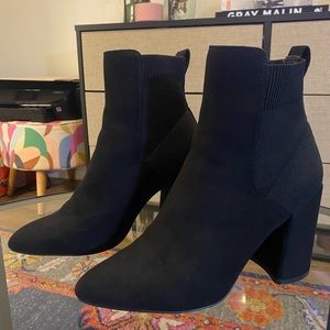 Steve Madden suede booties Size 8.5
